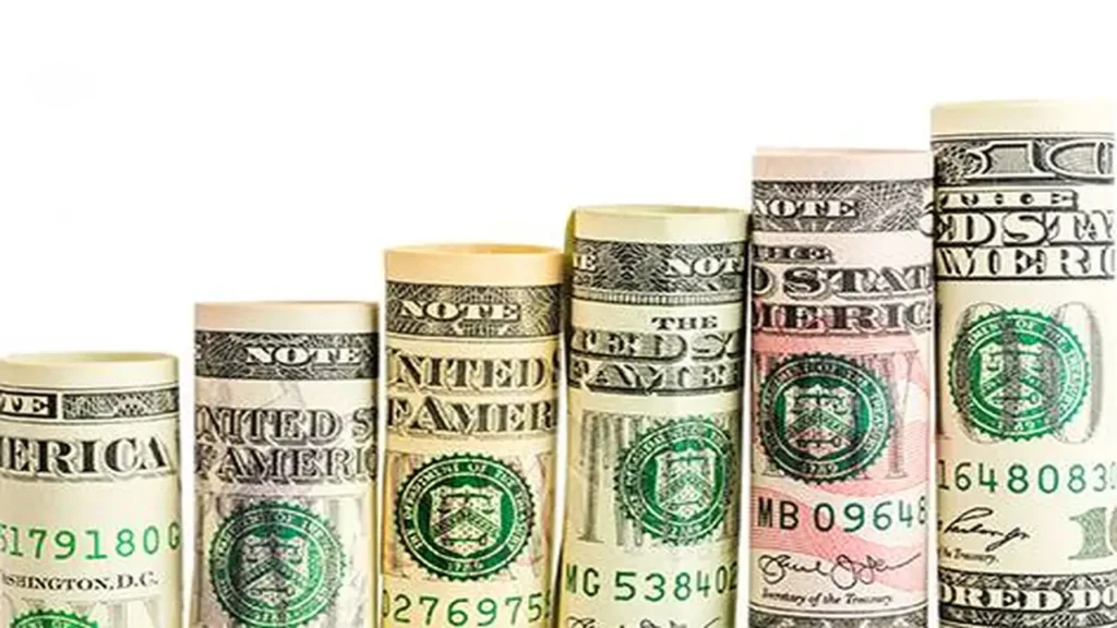 صعود الدولار الأمريكي بالتزامن مع اقتراب أسعار النفط من 120 دولاراً للبرميل